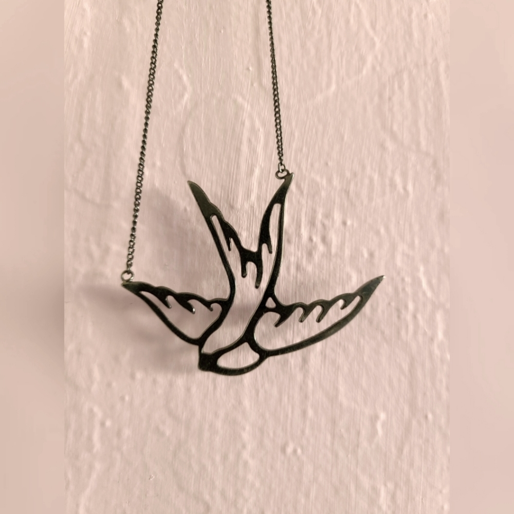 Swallow Necklace - Picture 2 of 2